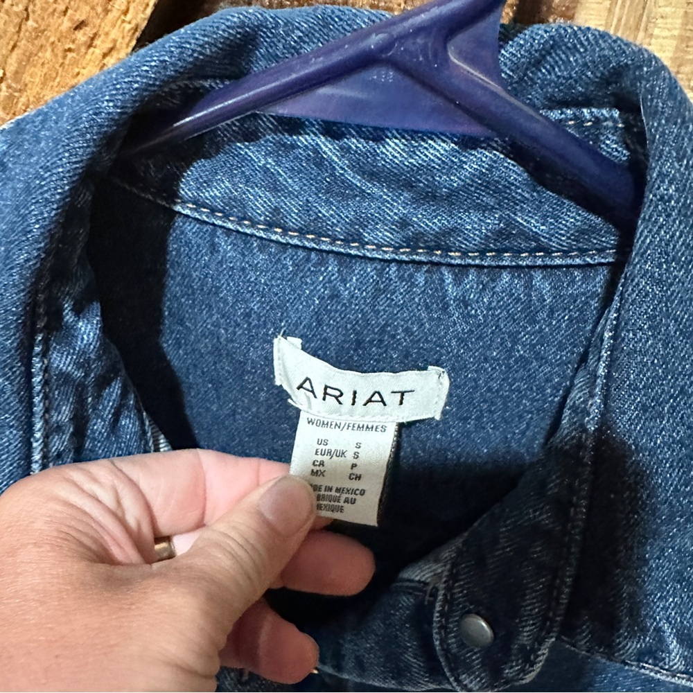 Ariat denim shacket small - Picture 2 of 3
